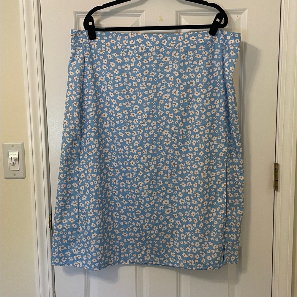 SHEIN Blue and White Floral Daisy Skirt 4X